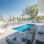 Dom wakacyjny - Schoenes Fuer 10 Personen By Interhome *