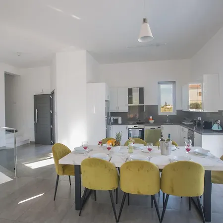 - Schoenes Fuer 10 Personen By Interhome