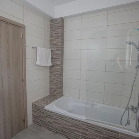 - Schoenes Fuer 10 Personen By Interhome *