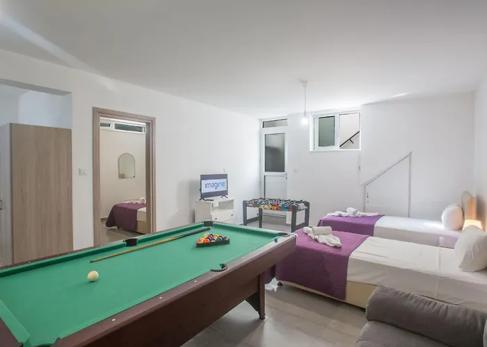 - Schoenes Fuer 10 Personen By Interhome *