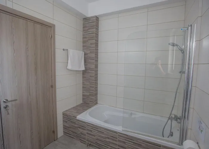 - Schoenes Fuer 10 Personen By Interhome *